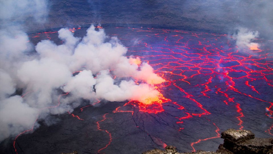Nyiragongo : voyage au cœur du volcan par Olivier Grunewald _ Éruption du volcan Nyiragongo en RDC : Qu'est-ce qui s'est réellement passé